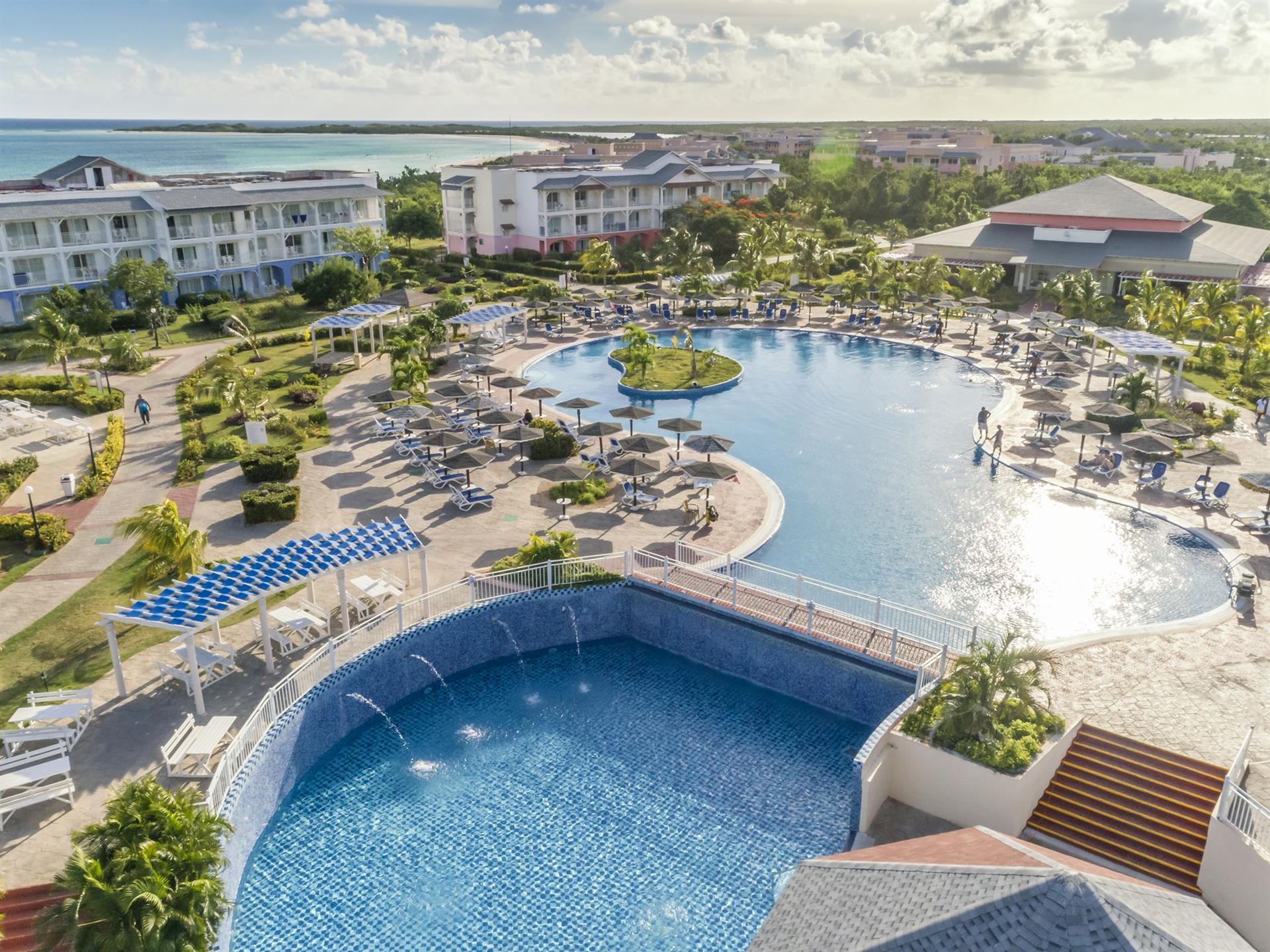 Memories Flamenco Beach Resort
