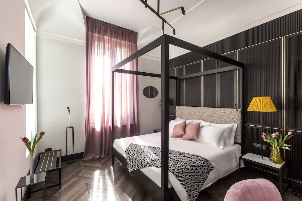 The H'all Tailor Suite Roma